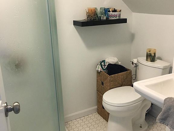 4th image of 412A Rose Pl