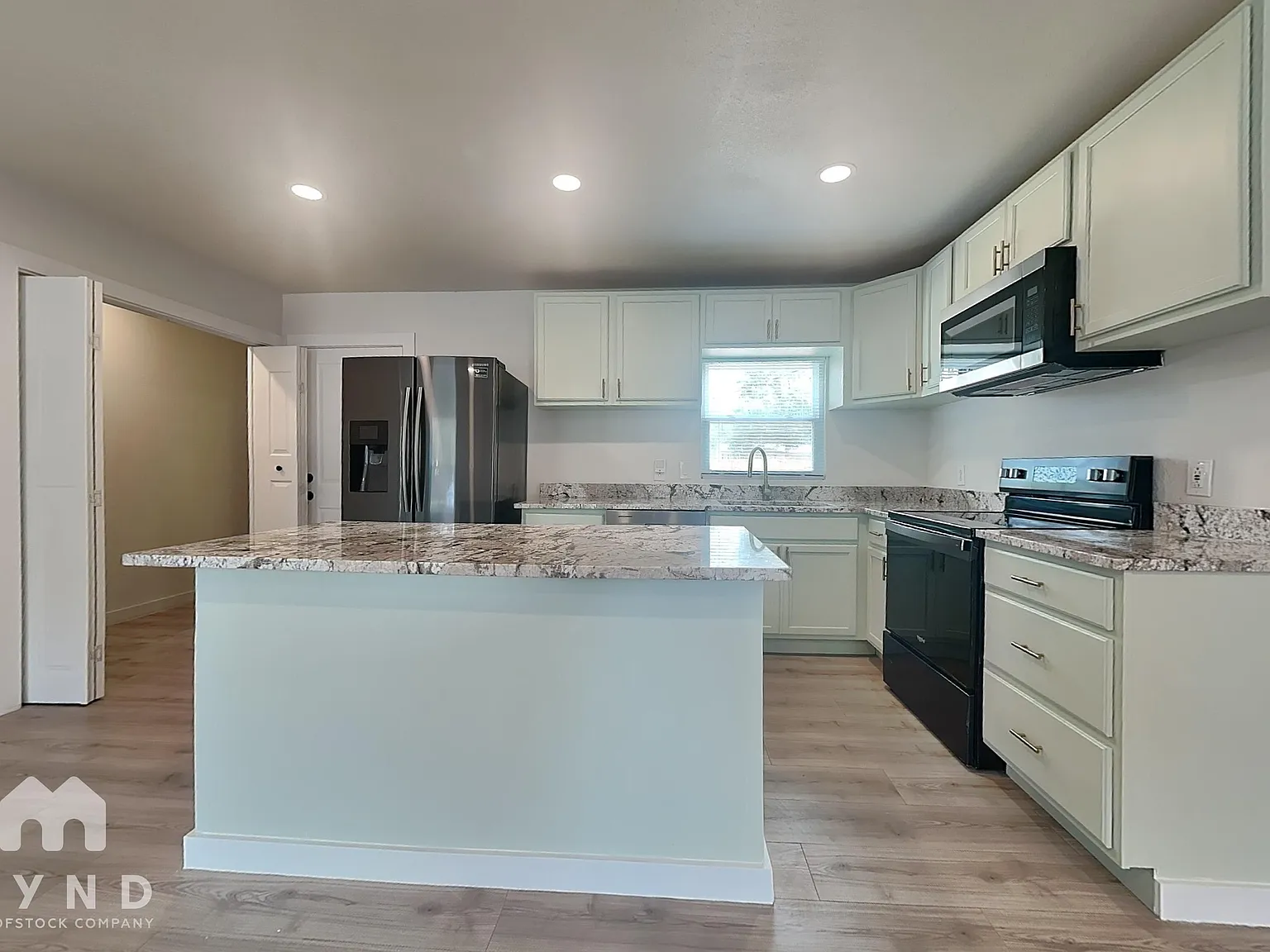 3 bed, 1.0 bath, 1450 sqft, $2,450 — Photo 4