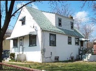 565 Church St, Westbury, NY 11590