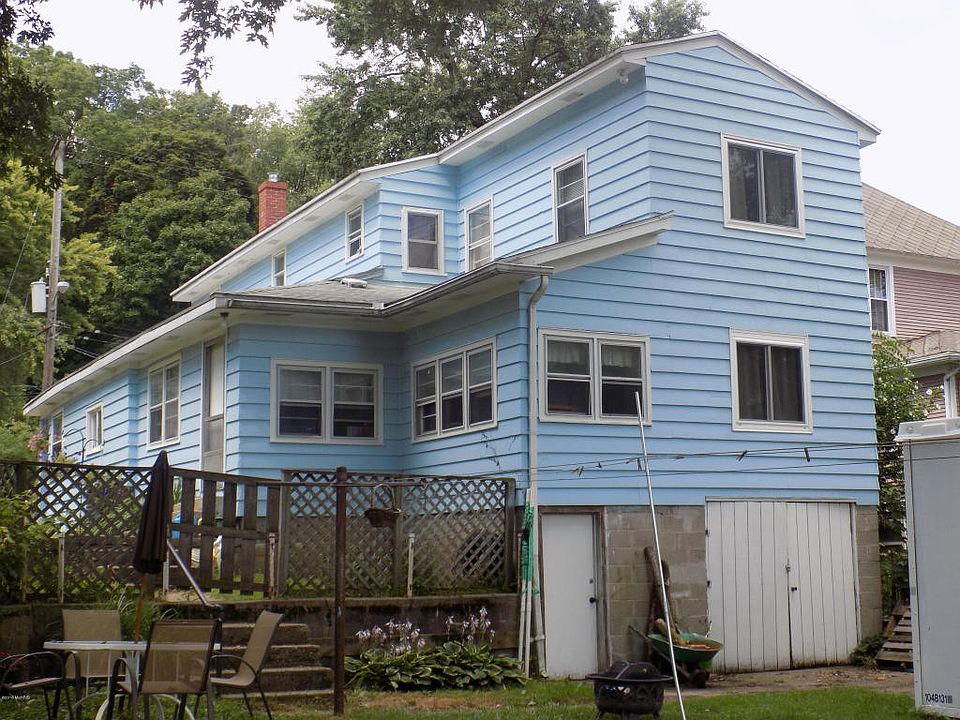 1st image of 552 Valley Ave NW