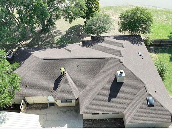 2nd image of 106 Oak Ridge Dr.