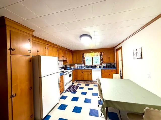 3 bed, 1.0 bath, 1250 sqft, $3,300 — Photo 4