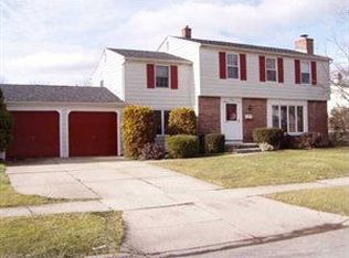 578 Meadowbrook Dr, North Tonawanda, NY 14120