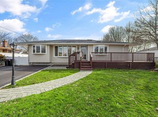 16 Sugarwood Ln, Commack, NY 11725