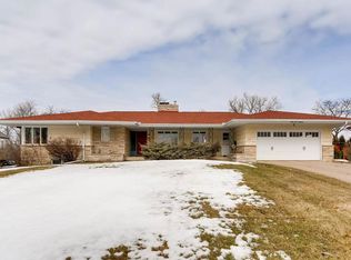 4400 Tyrol Crst, Golden Valley, MN 55416