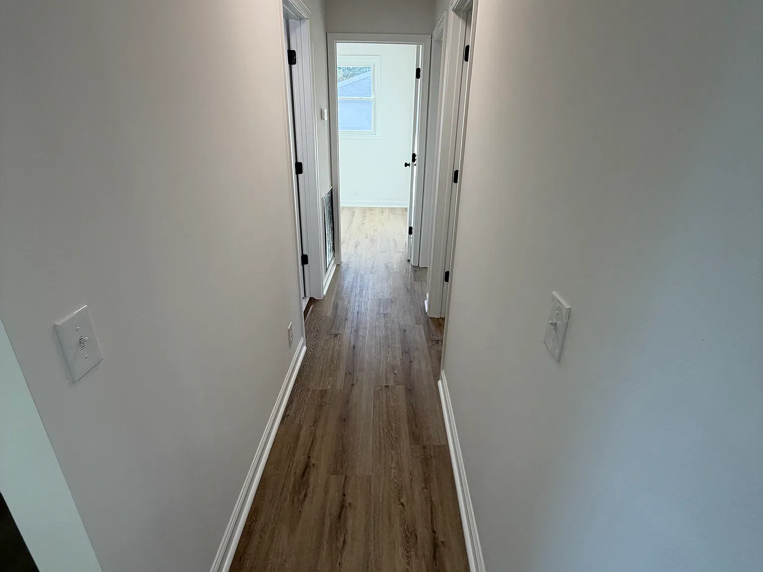 3 bed, 900 sqft, $2,000 — Photo 2