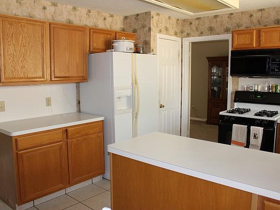 4th image of 3904 Greenwood Dr
