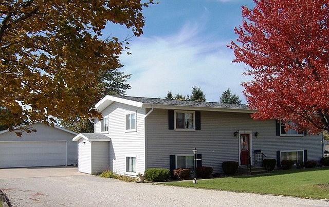 1st image of 10 Wellington Dr