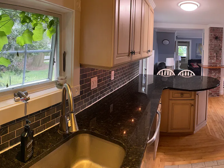 30 Byrnes St — Photo 3