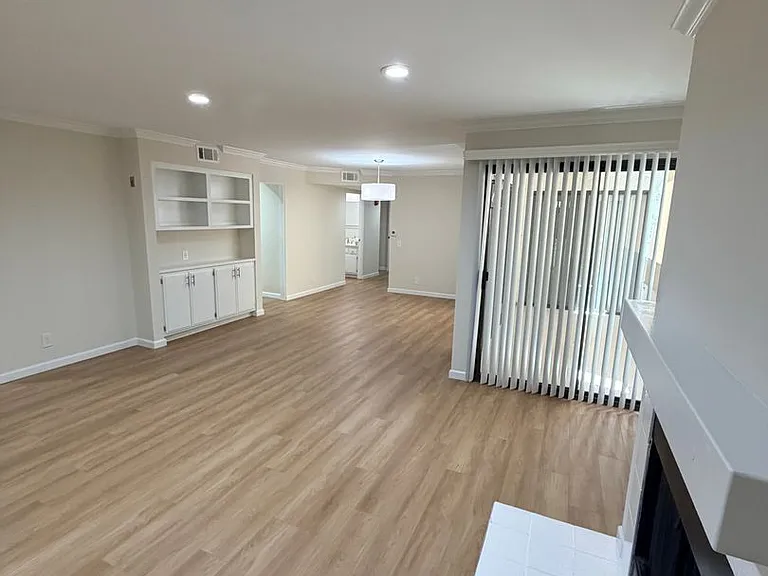 15323 Weddington Street — Photo 9