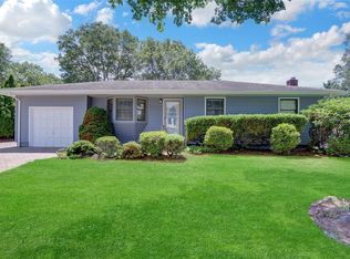 2 Dreamland St, Mastic, NY 11950
