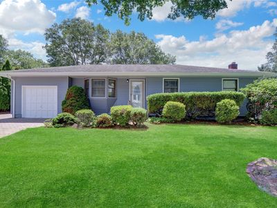 2 Dreamland Street, Mastic, NY, 11950
