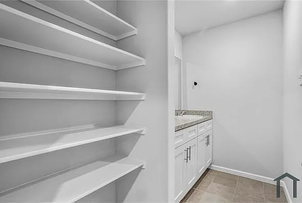 424 Amory St — Photo 22