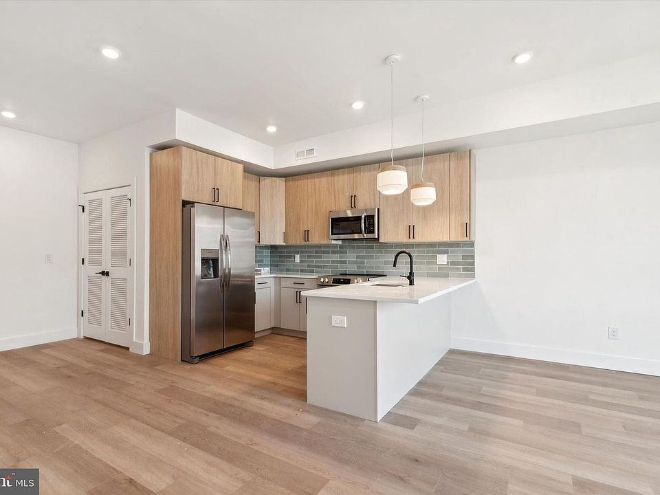 1st image of 2025 Frankford Ave #G