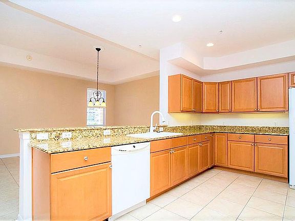 3rd image of 612 Wells Ct Unit 302