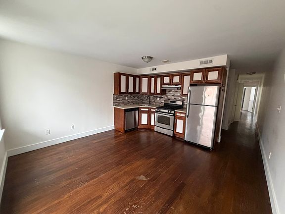 3rd image of 88 Lorraine St #3