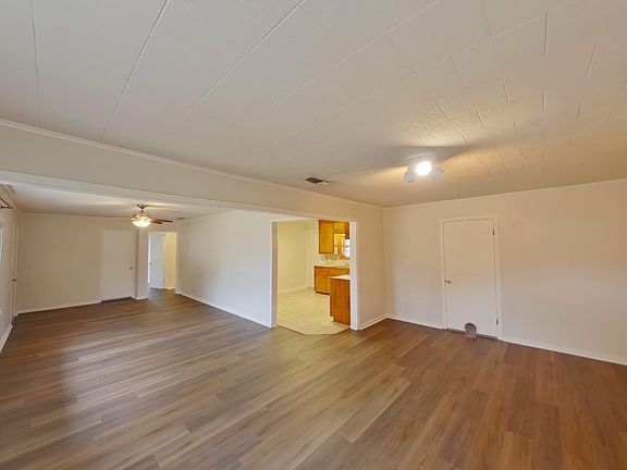 5th image of 3015 Meadows Dr