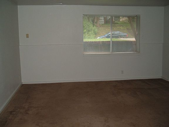 3rd image of 1025 Mississippi St APT 10