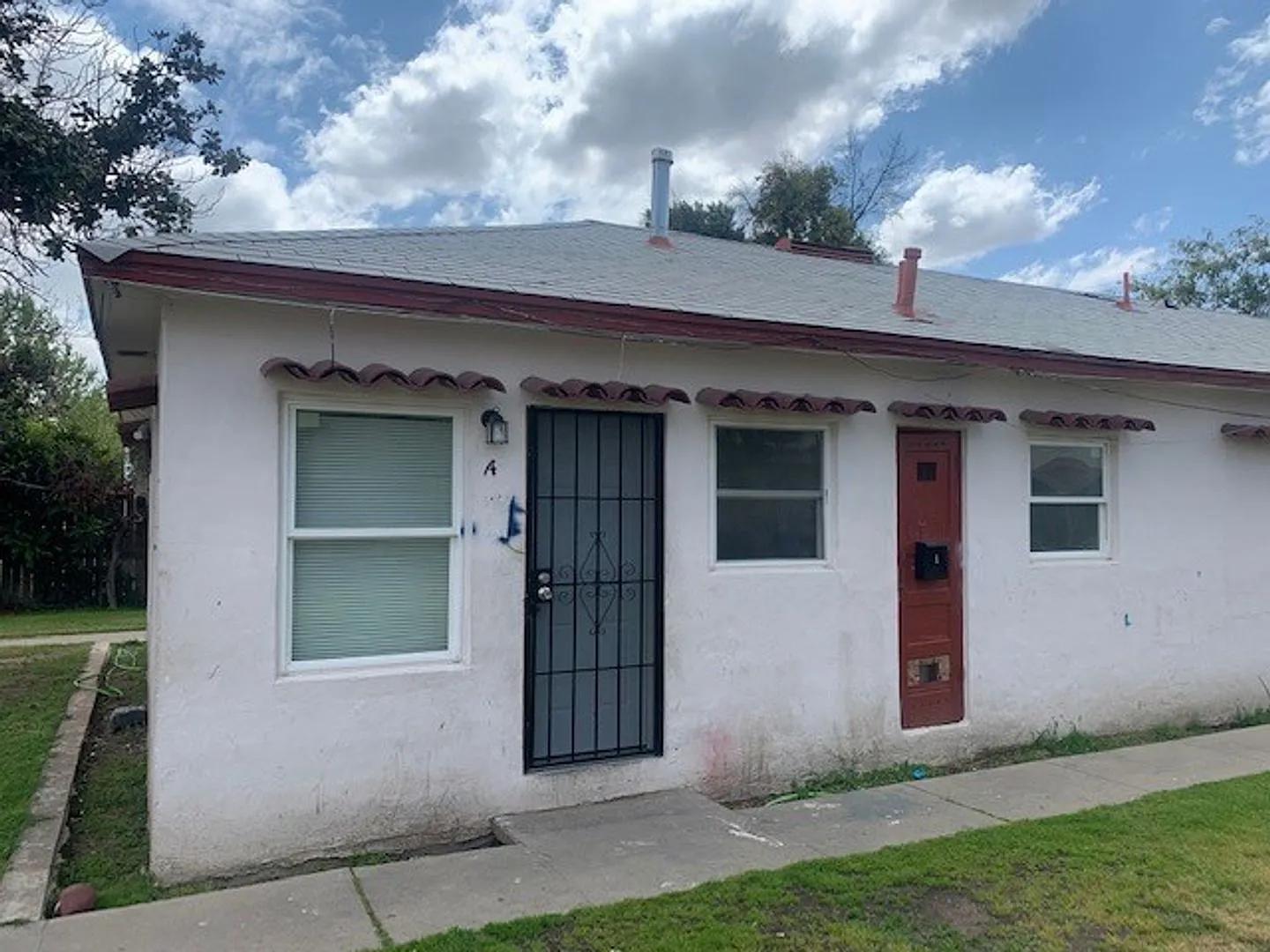 013 - 213 Oildale Dr A-C — Photo 1