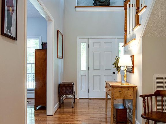 4th image of 102 Rockhaven Dr