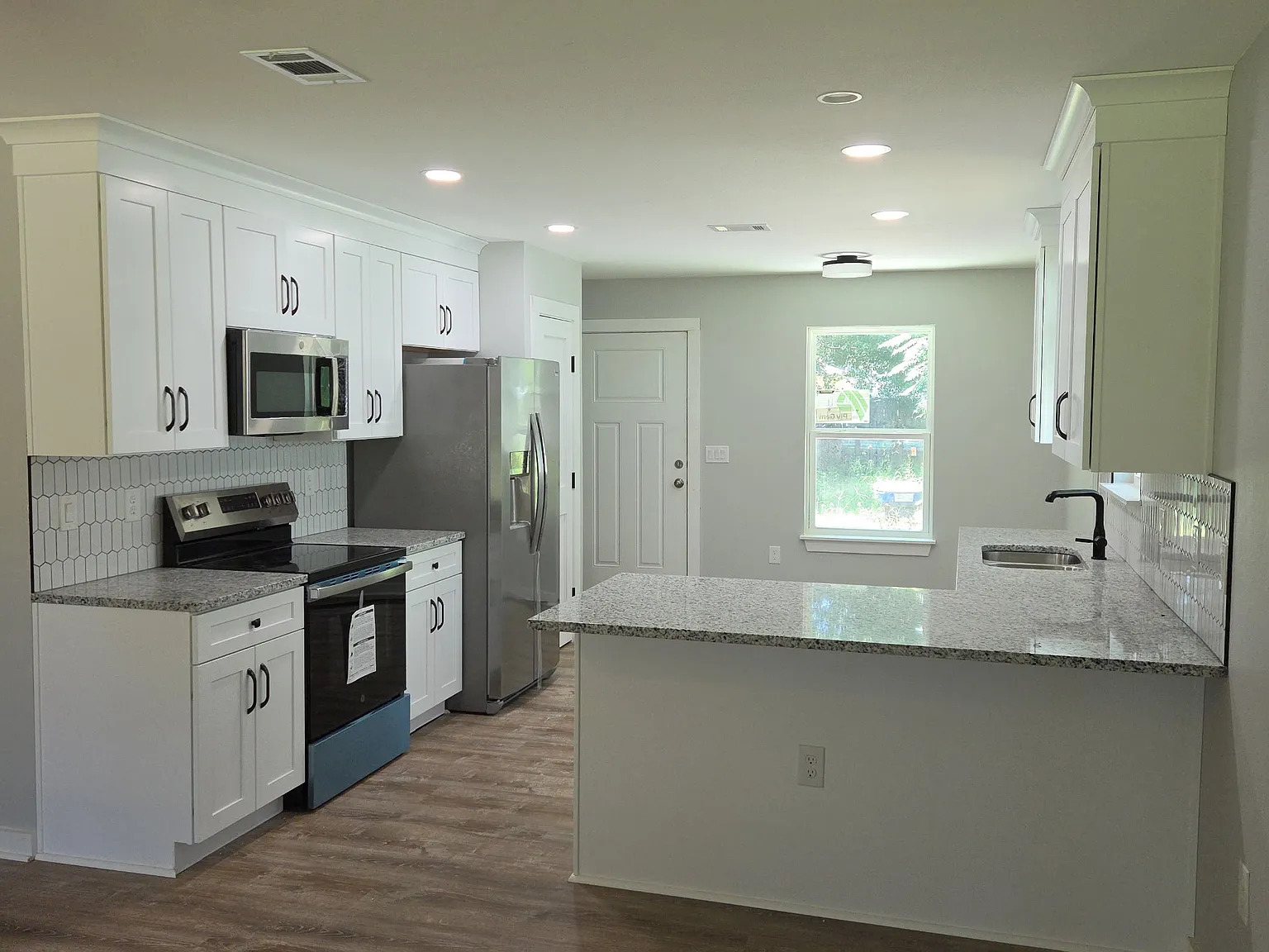 4 bed, 1556 sqft, $2,300 — Photo 3