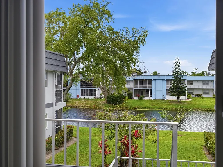 376 Saxony Way #H — Photo 3