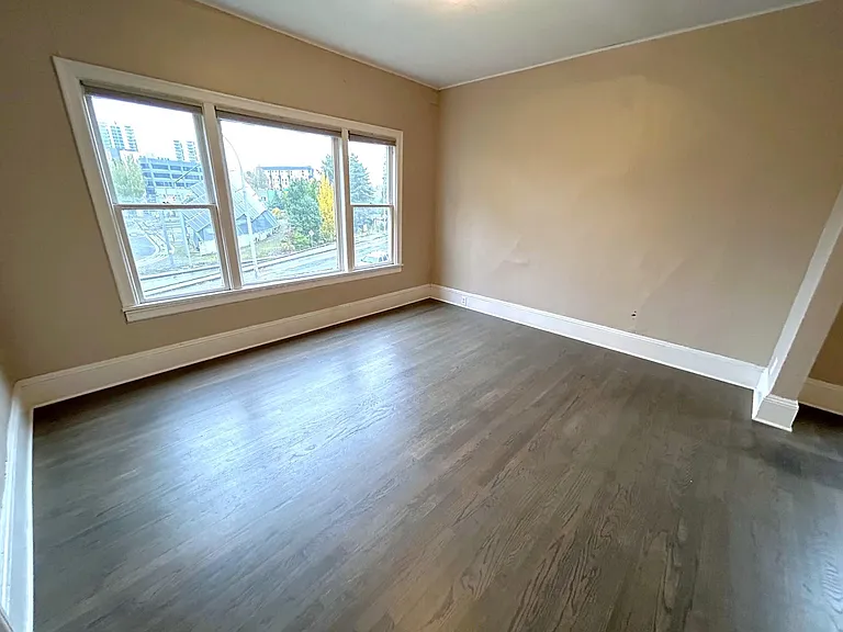 2021 SW 6th Ave — Photo 3