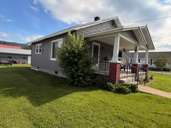 625 W Jackson St, Covington, VA 24426