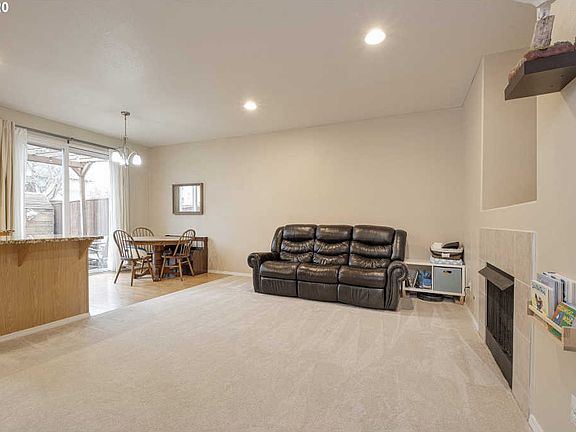 3rd image of 851 SW 198th Pl