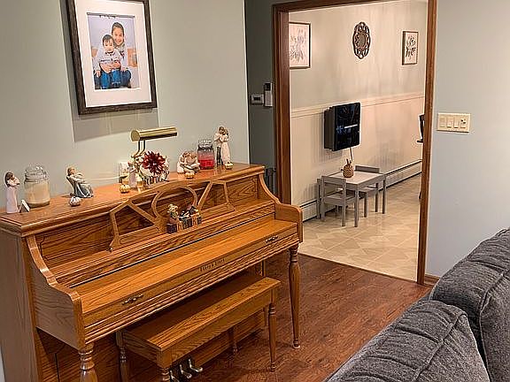 3rd image of 19 Strawberry Ln
