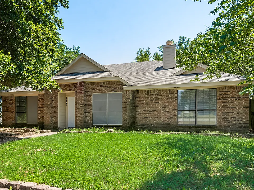 2205 Crestview Ln