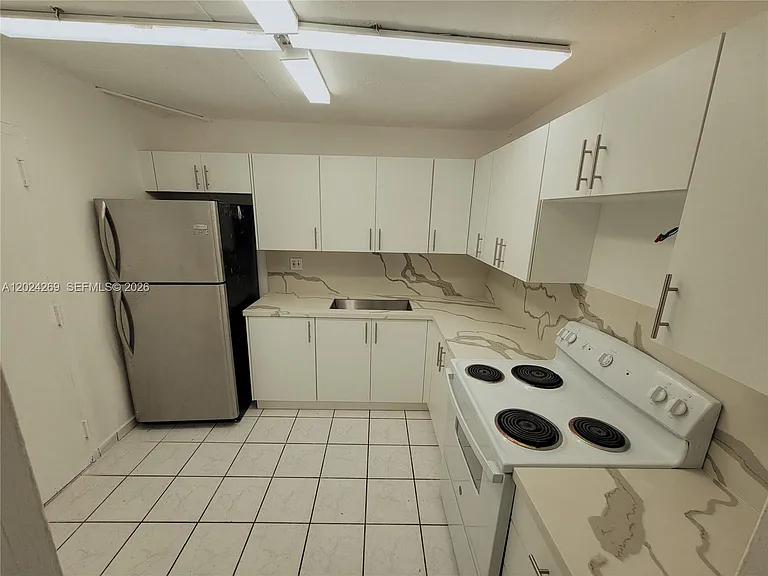 13701 Kendale Lakes Cir #B-112 — Photo 3