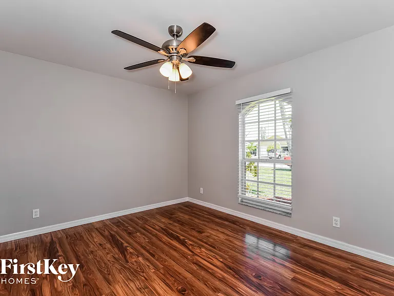3736 SW Santa Barbara Pl — Photo 11