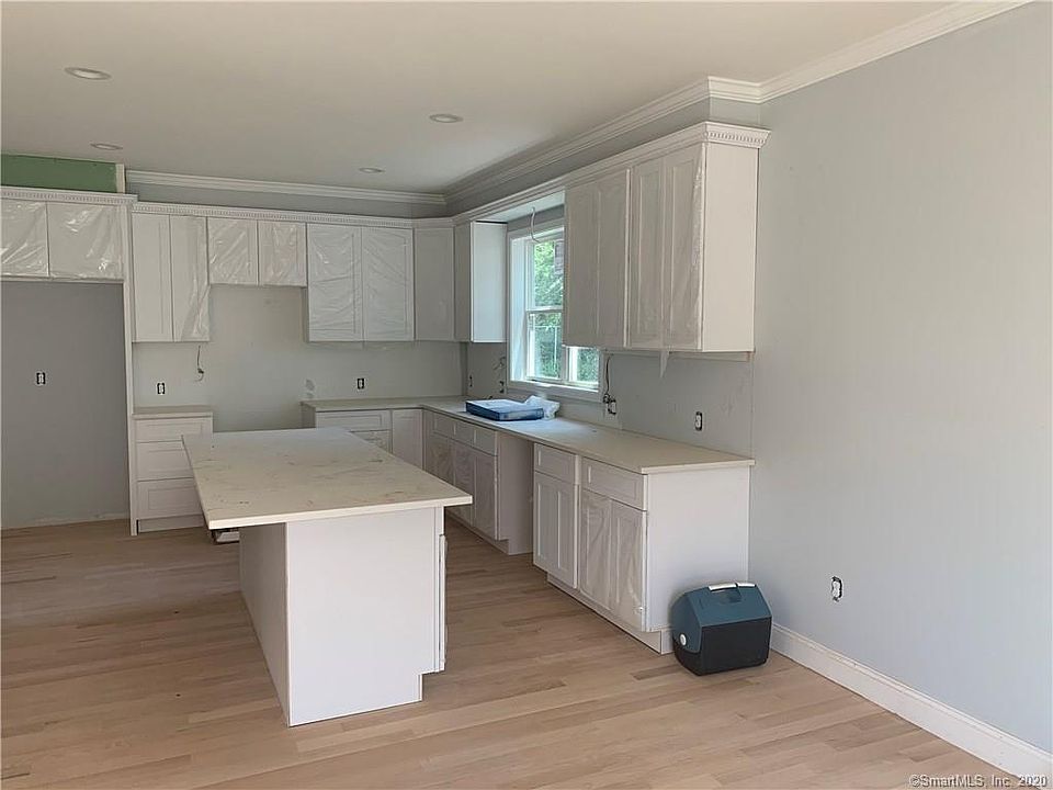 2nd image of 706 Hart St