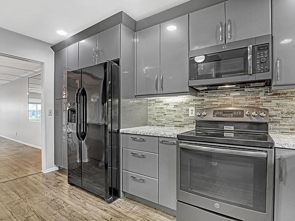5th image of 5780 Fernley Drive W #150