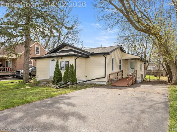 977 Boston Ave, Waterford, MI 48328