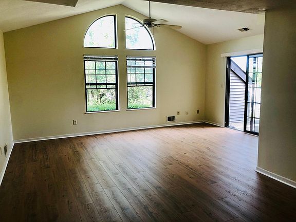 3rd image of 4044 Saint Andrews Ct APT 2