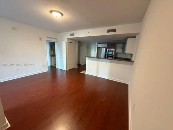 170 SE 14th St, Miami, FL