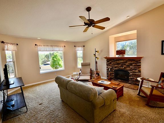 3rd image of 250 Mistletoe Ct #88-2