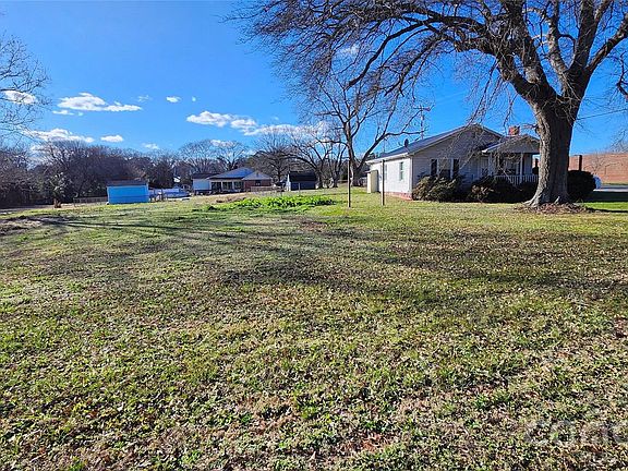 2nd image of 101 Gaither Rd