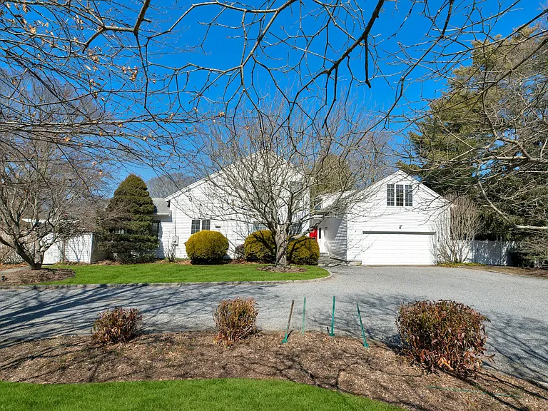 94 S Country Rd — Photo 1
