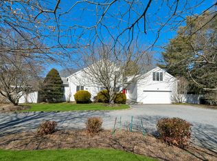 94 S Country Rd, Remsenburg, NY 11960