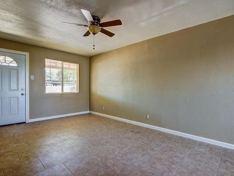 2nd image of 1221 E Adams St APT 1