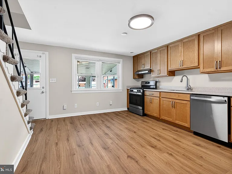 7860 Saint Claire Ln — Photo 14