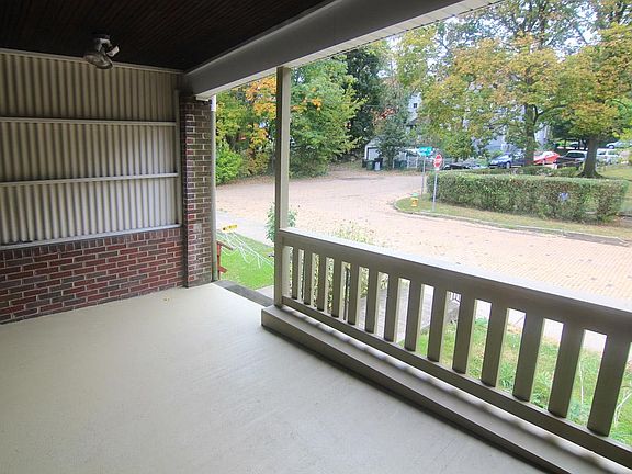 2nd image of 388 Lamar Ave