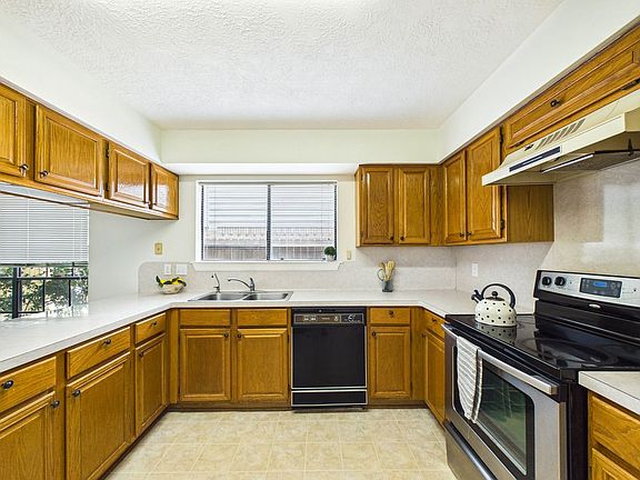 5th image of 814 Lochnell Dr