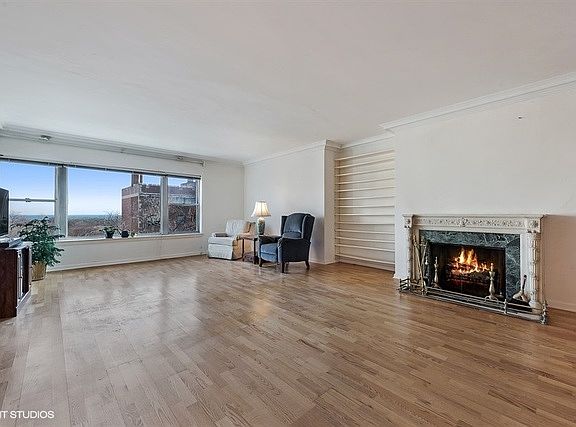 4th image of 1508 Hinman Ave APT 8A