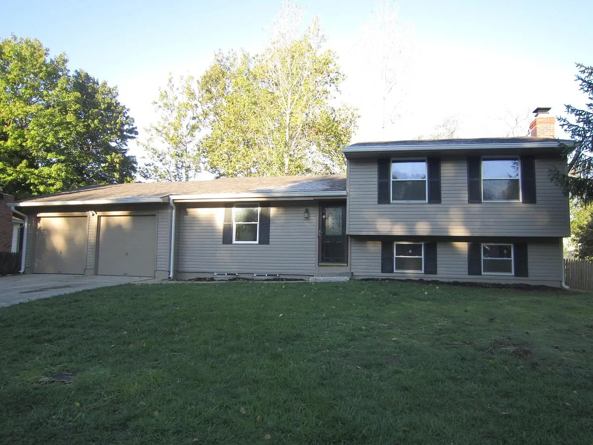 2846 Pawnee Dr photo 1