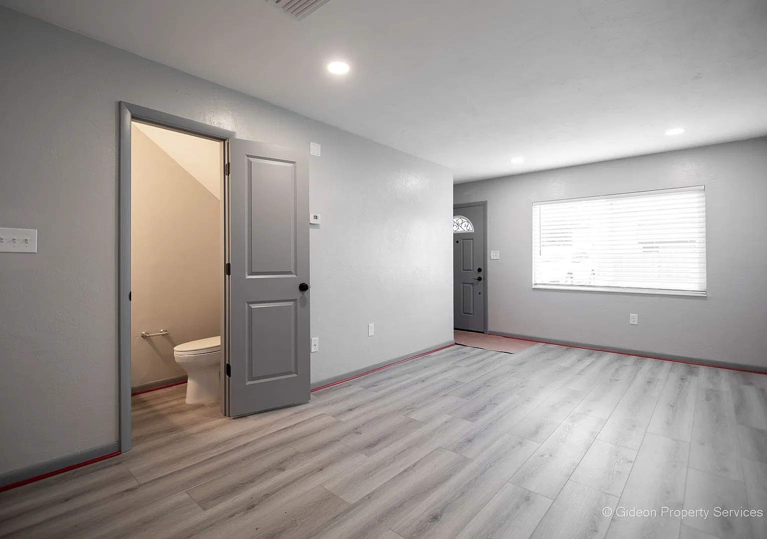 Beautiful Fully Renovated 2/1.5 in Phoenix - 2612A — Photo 4