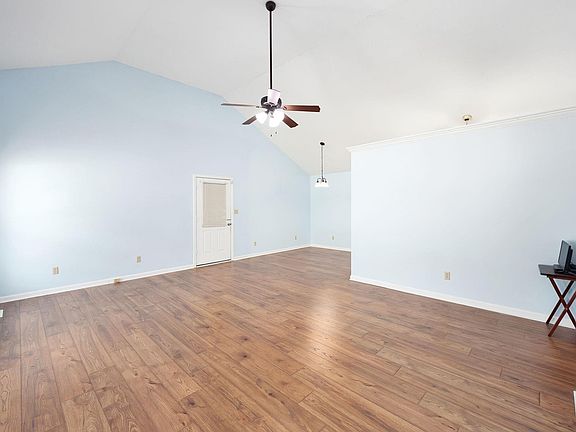 4th image of 2645 Clifton Dr